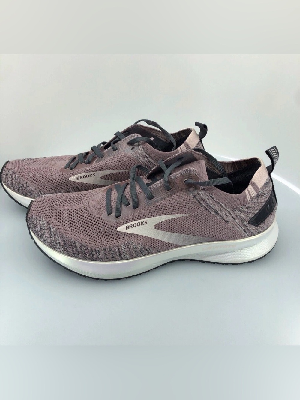 Brooks Levitate 4-Pink/Gray/White Size 8.5 Athletic Shoes EUC. no insoles